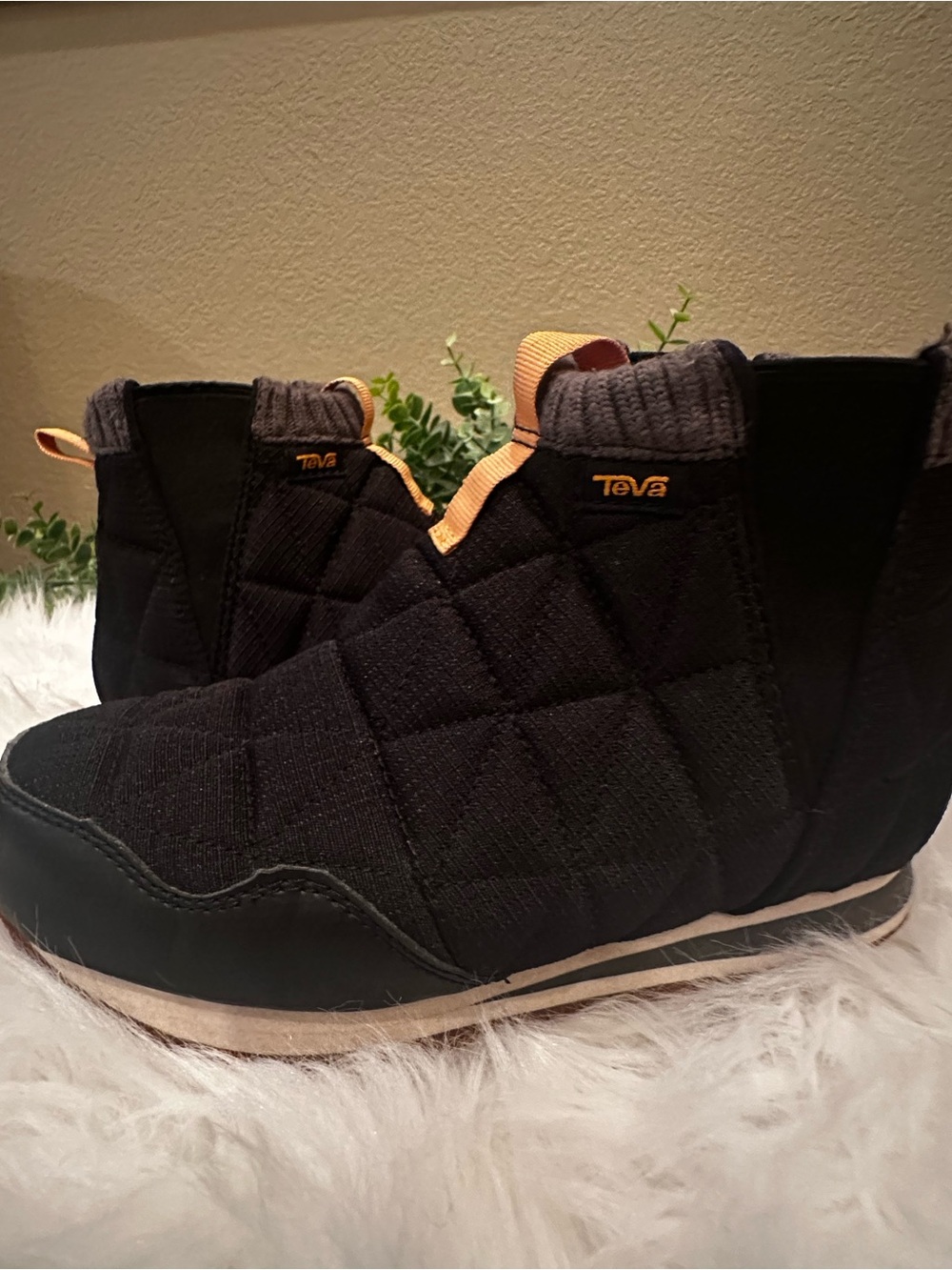 Teva Ember Womens Size 5 Black Quilted Slip-On Ankle Boots | Cozy Outdoor Shoes - Picture 12 of 14